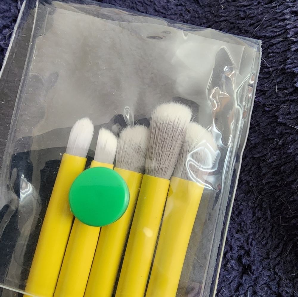 LAVISH Essential Eye Collection Makeup Brushes - Picture 2 of 2